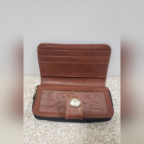 Vintage Leather Zip Around Wallet - Picture 4 of 10